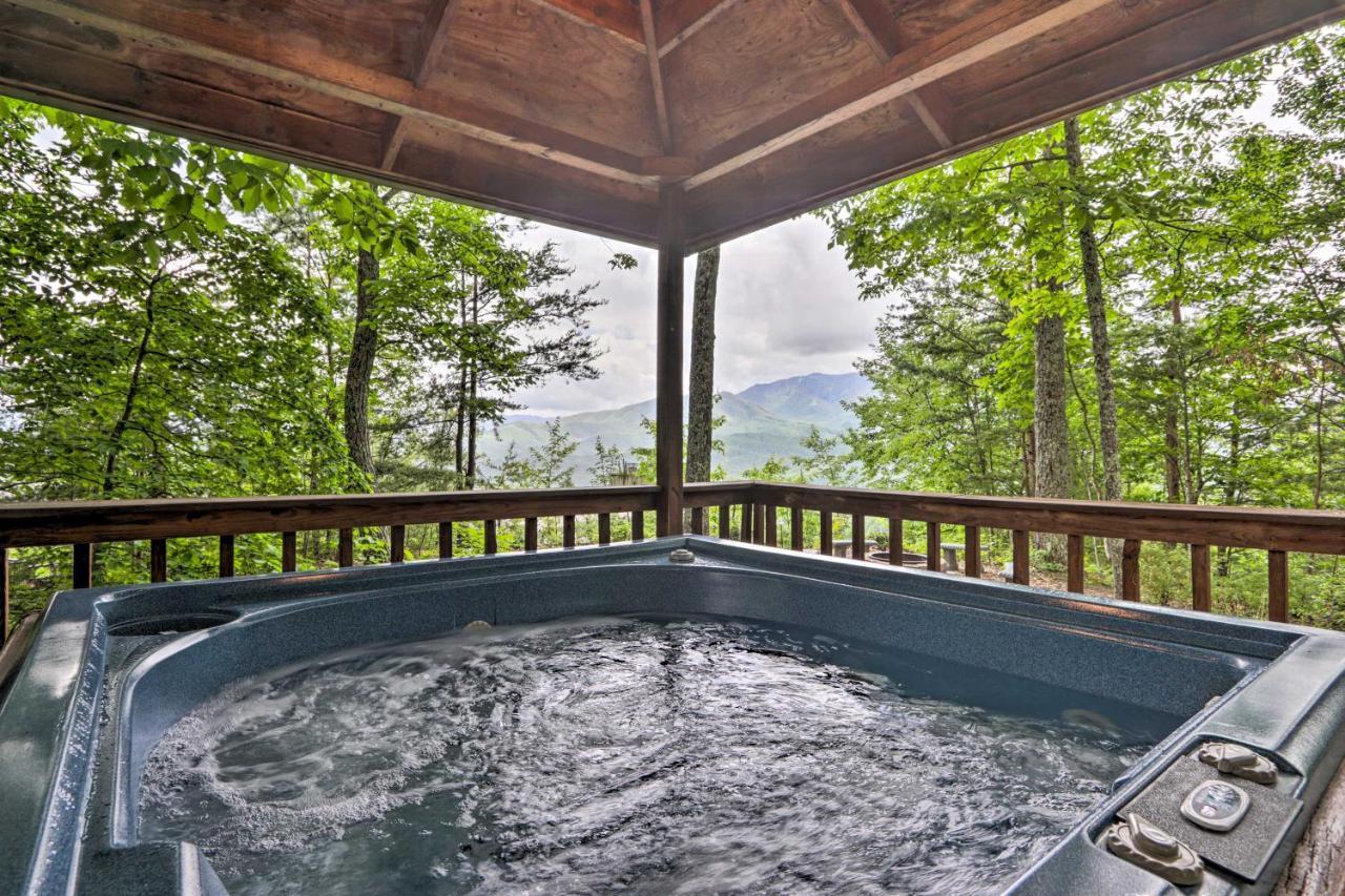 Gatlinburg Escape With Hot Tub, Deck And Mtn View Villa Luaran gambar
